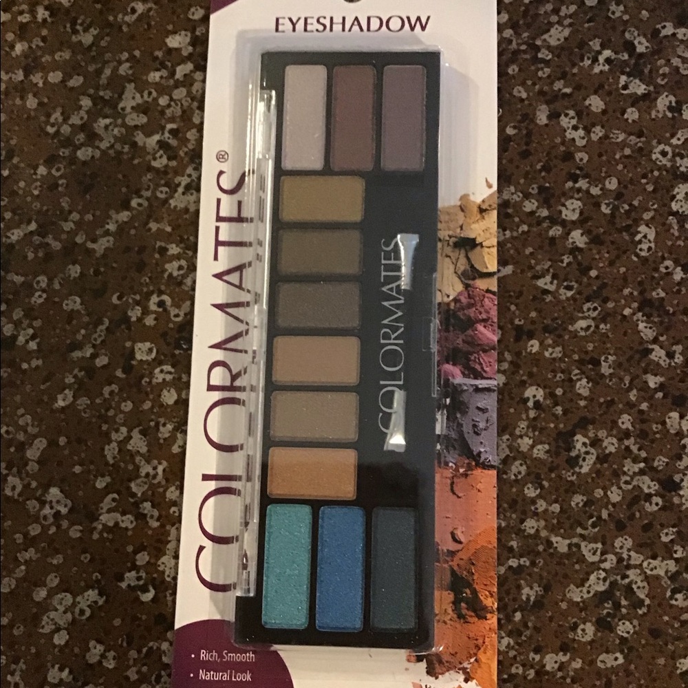 EYESHADOW WITH FREE GIFT